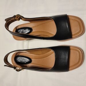 Sofft Black and Tan Women's Sandals